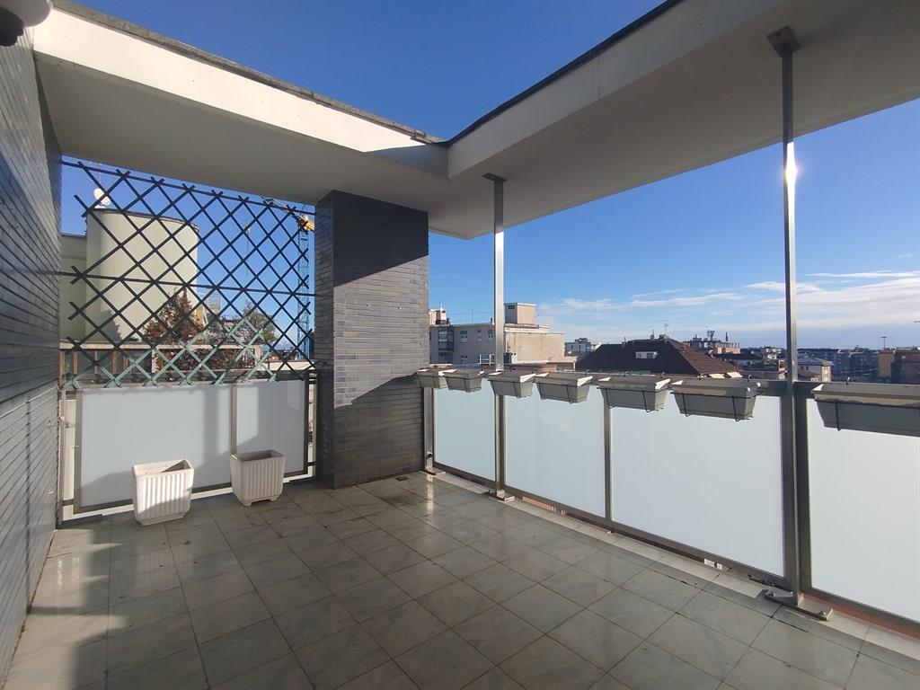 VENDESI 3LOCALI DI 110mq + TERRAZZO PANORAMICO di 20mq - Zona Maggiolina/Melchiorre Gioia