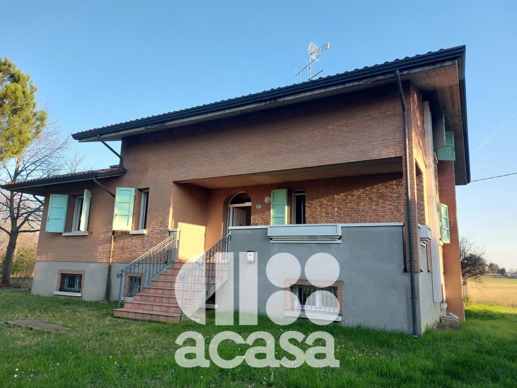 VILLA CON AMPIO GIARDINO