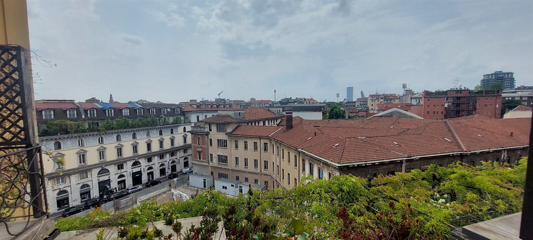 MILANO BRERA - prestigioso ed ampio trilocale parzialmente arredato
