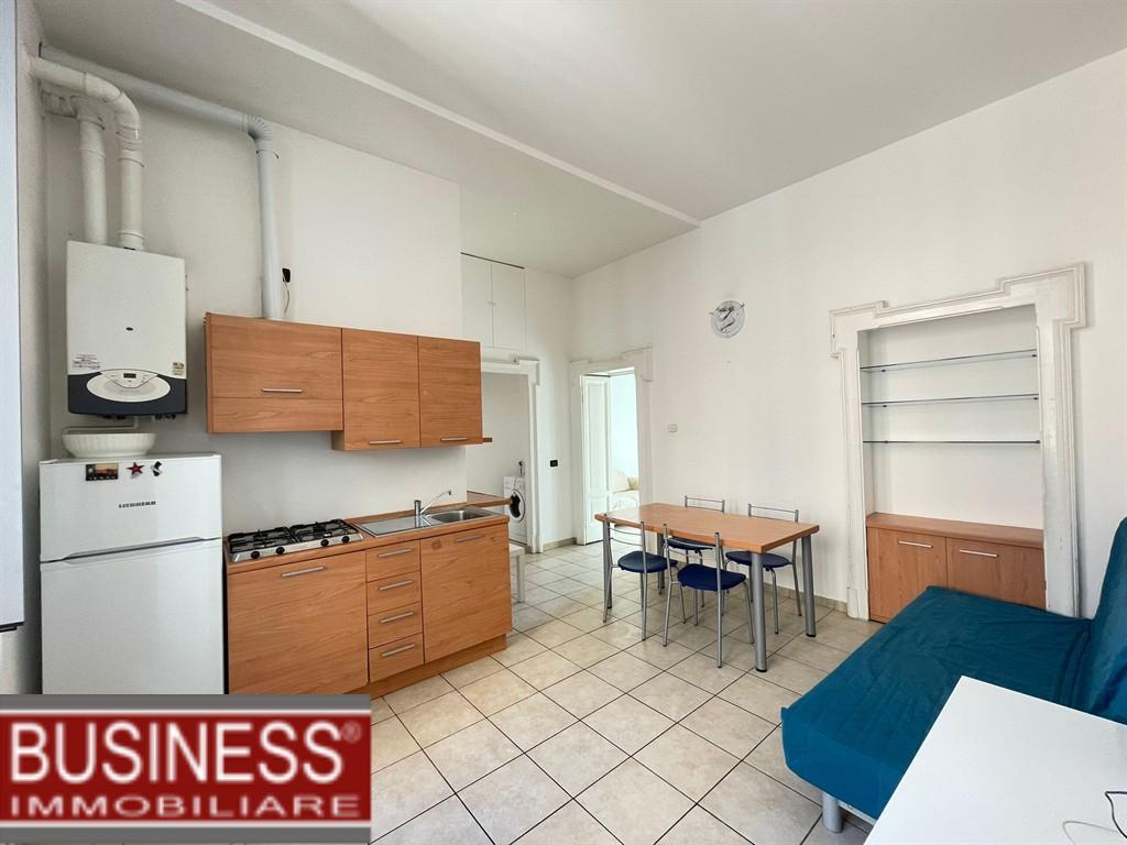MILANO, CORSO GENOVA - BILOCALE ARREDATO PIANO ALTO