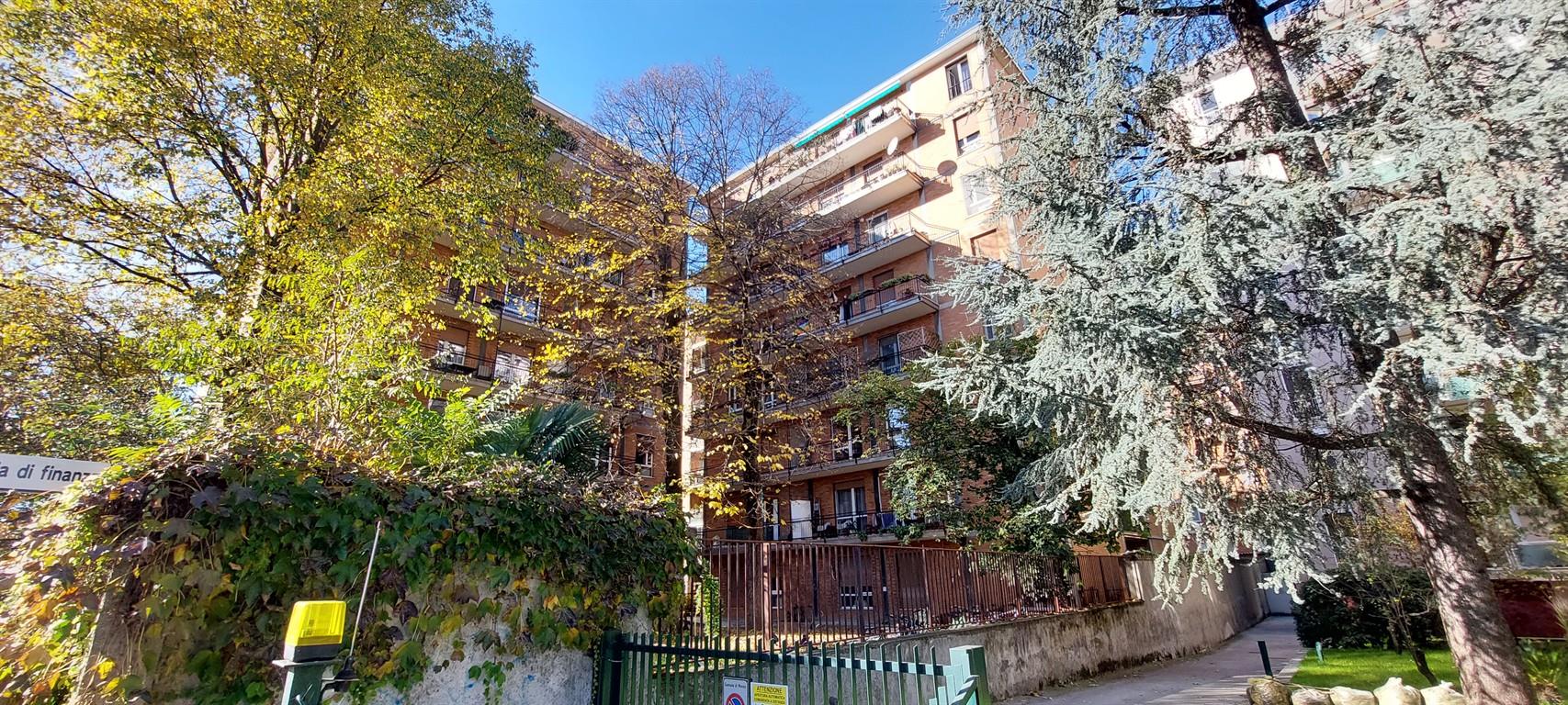 MONZA inizio Via Lecco - trilocale ristrutturato a nuovo