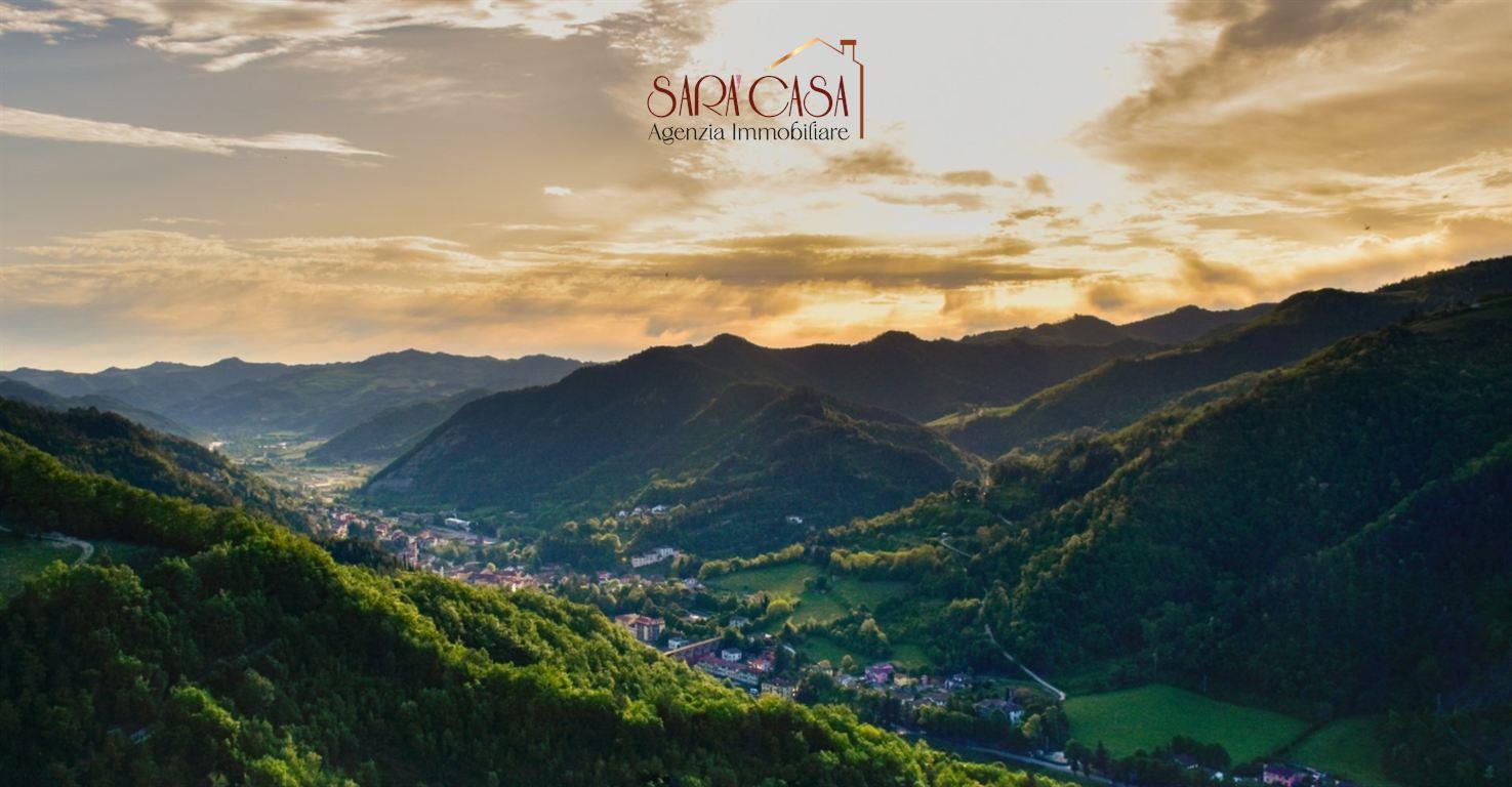 APPARTAMENTO CON CORTE ESCLUSIVA E CASETTA IN SASSO