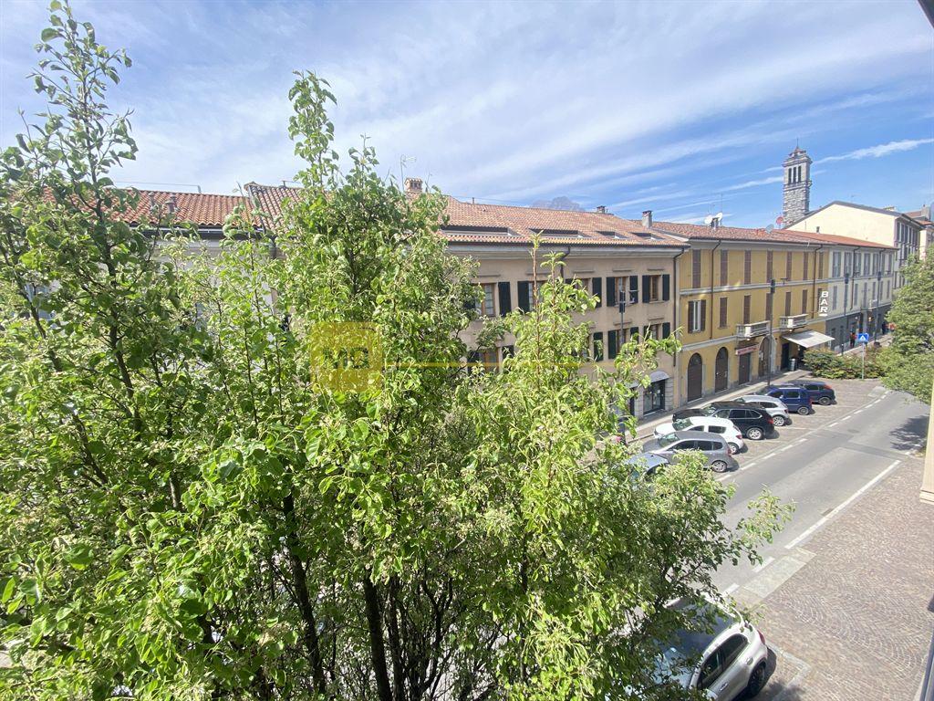 Lecco, quadrilocale di 145 mq in vendita