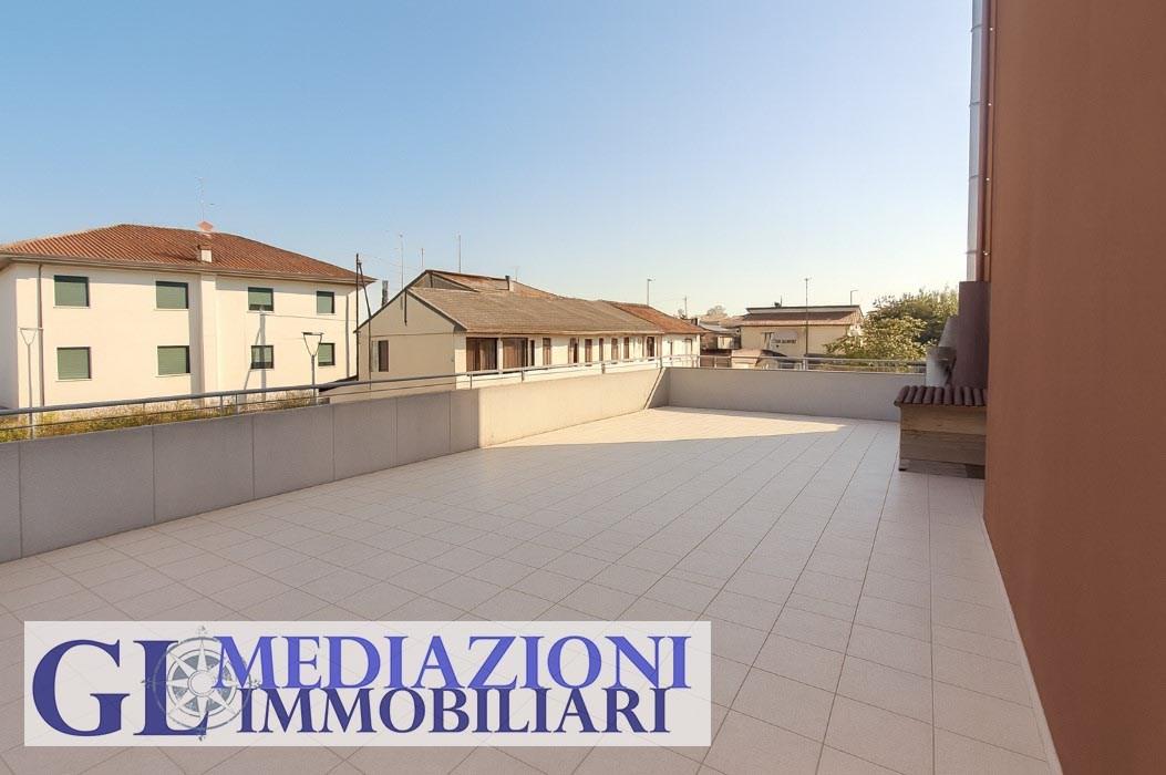 Appartamento con terrazzo abitabile Rif. GL1600