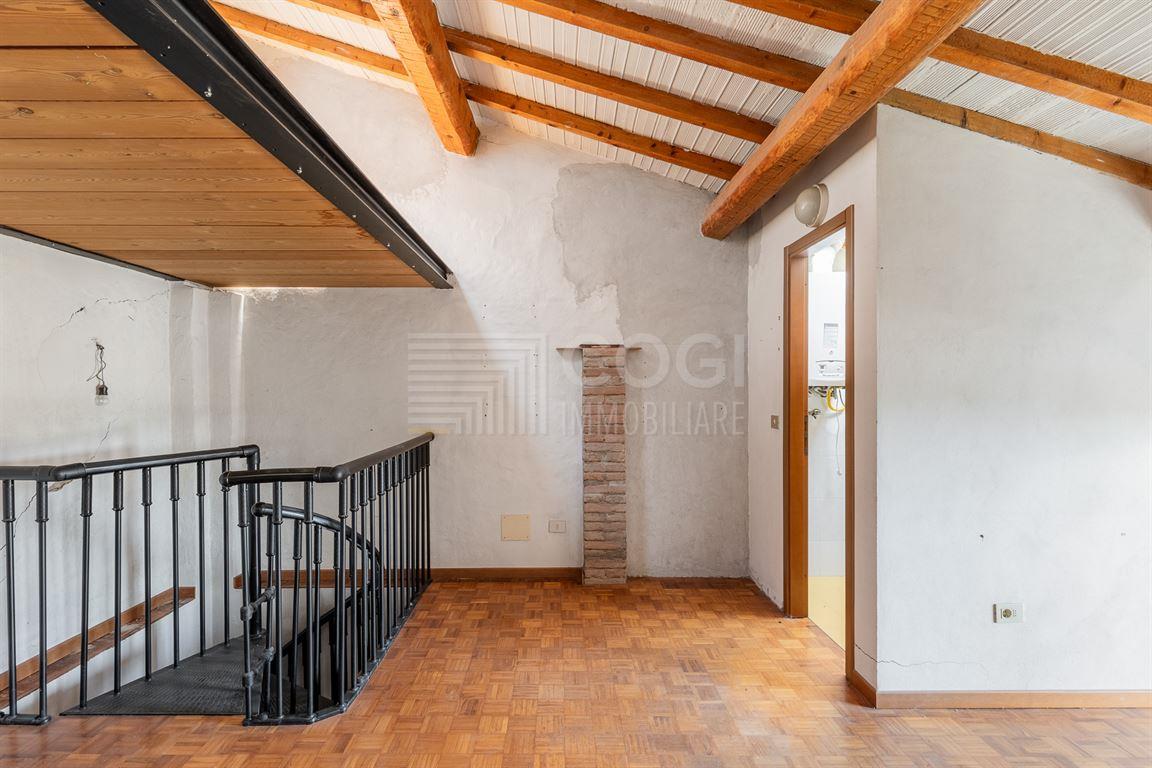 PORZIONE  DI CASA INDIPENDENTE A ZELLO, A POCHI KM DA IMOLA