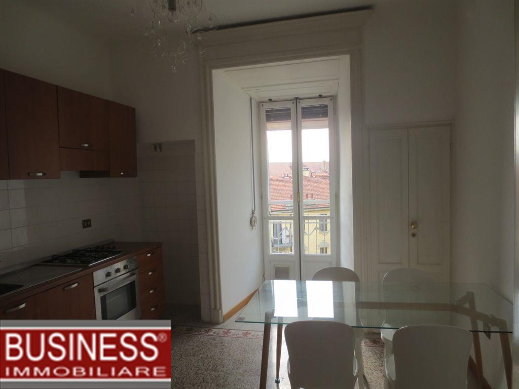 MILANO, MM LORETO - QUADRILOCALE ARREDATO CON BALCONE