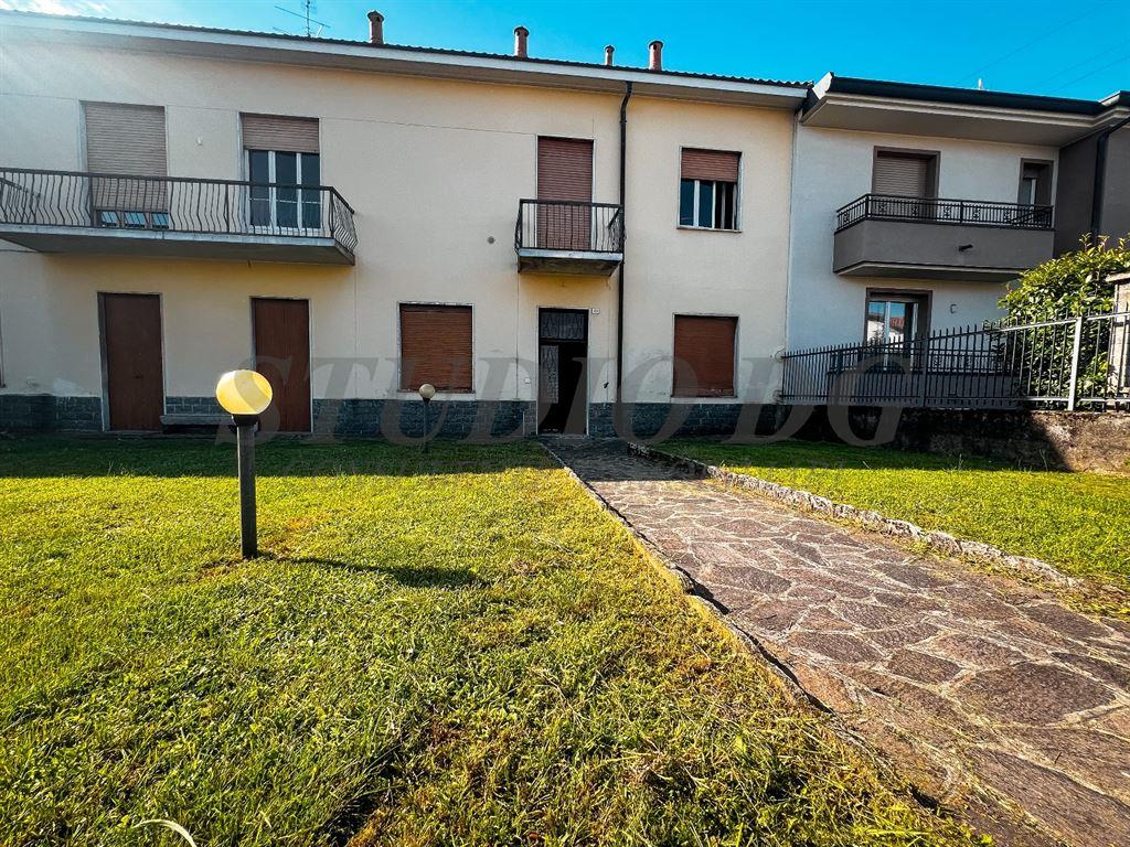 PORZIONE DI BIFAMILIARE CON GIARDINO DA RISTRUTTURARE