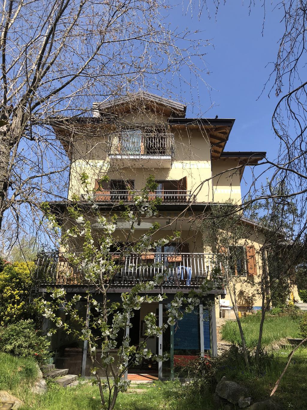 Varese lago villa singola con terreno