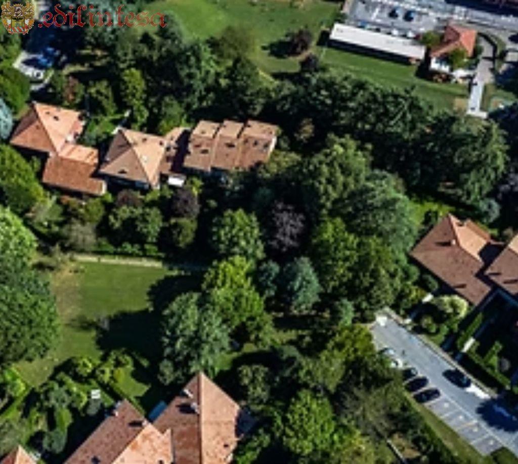 RESIDENZA LESMOGREEN STUPENDO APPARTAMENTO TOTALMENTE RISTRUTURATO NELL' ELEGANTE QUARTIERE DI LESMO GREEN PER UN PUBBLICO ESIGENTE