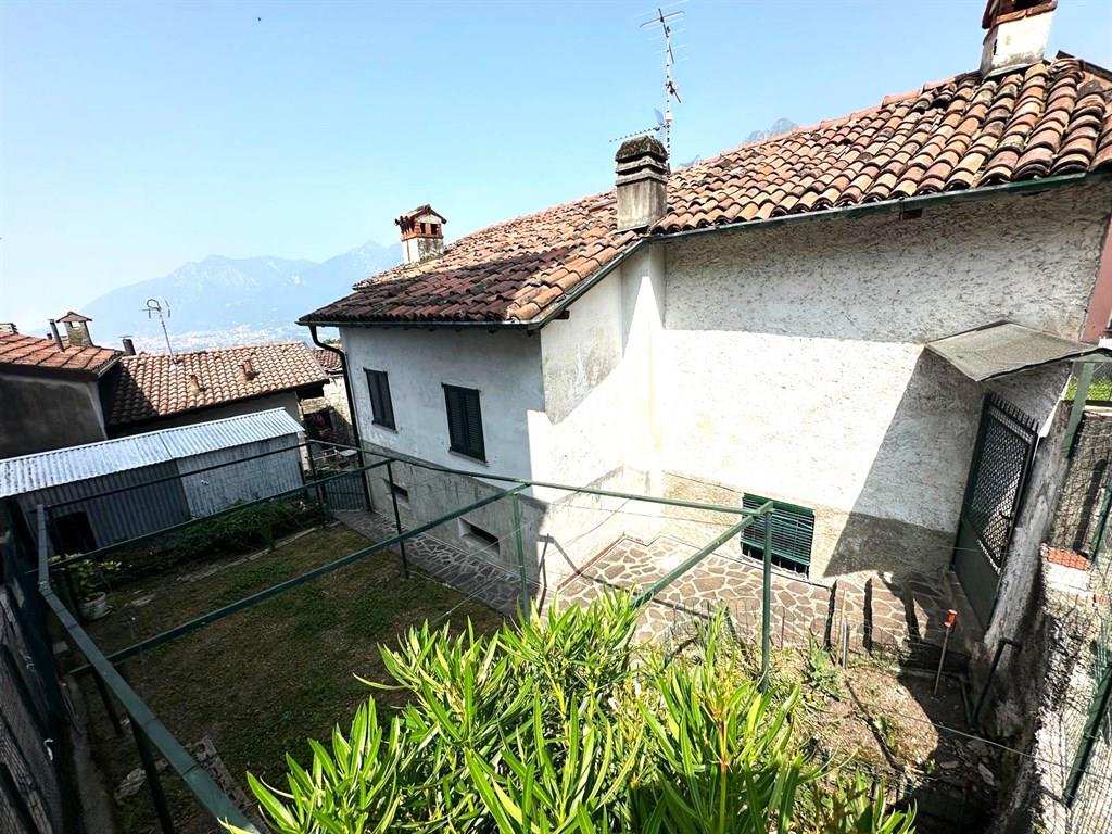 RUSTICO DA RISTRUTTURARE CON VERDE A LECCO Falghera
