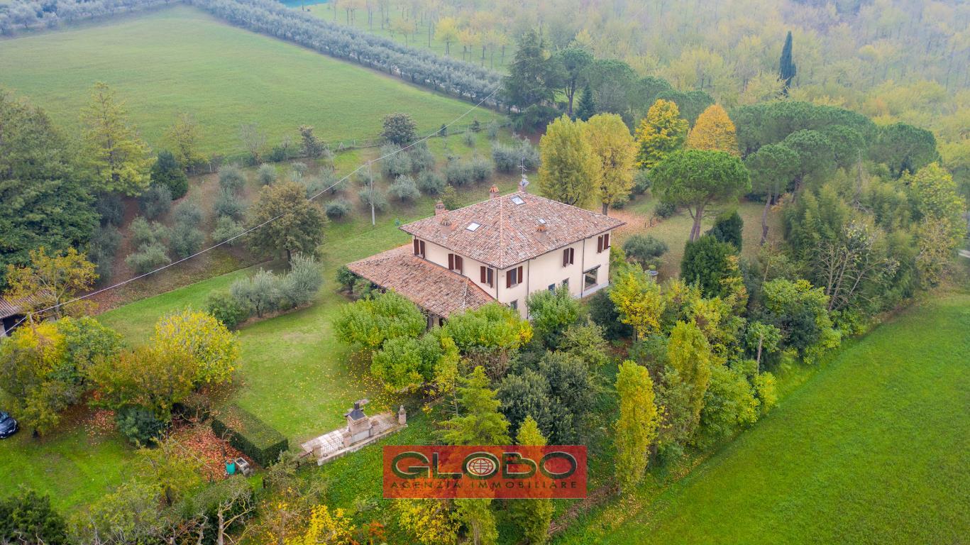 CALISESE di Cesena - VILLA in OTTIMO STATO con AMPIO PARCO PRIVATO ( 16.025 mq. ) - UNICA !!