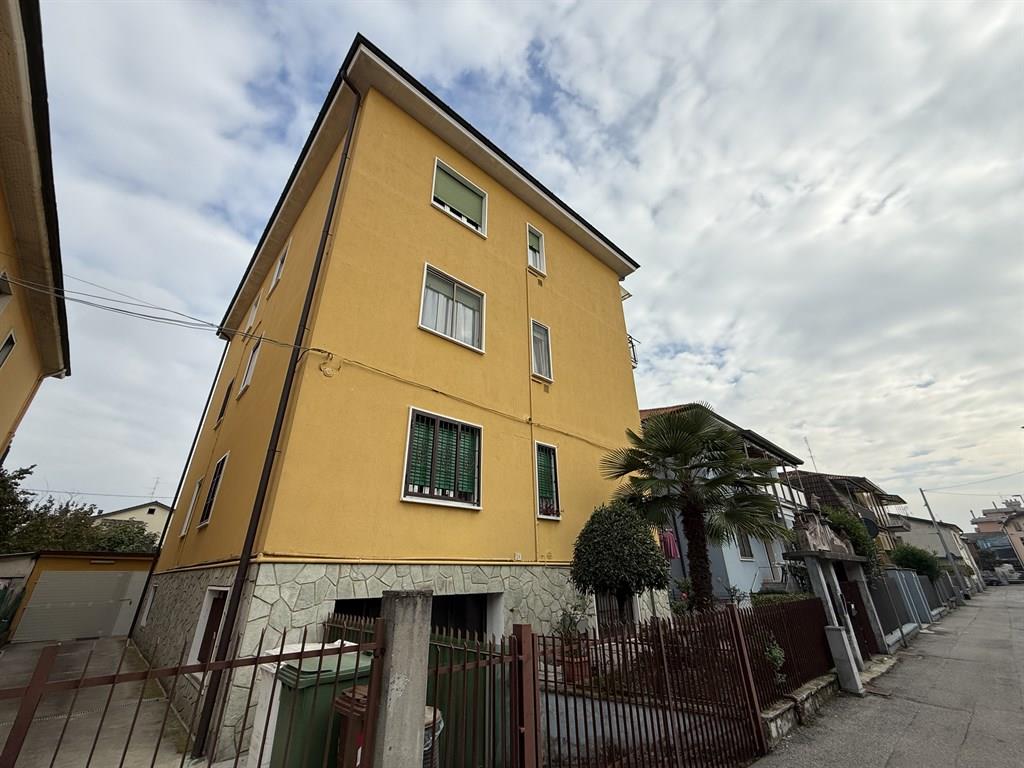 TRE LOCALI SENZA SPESE