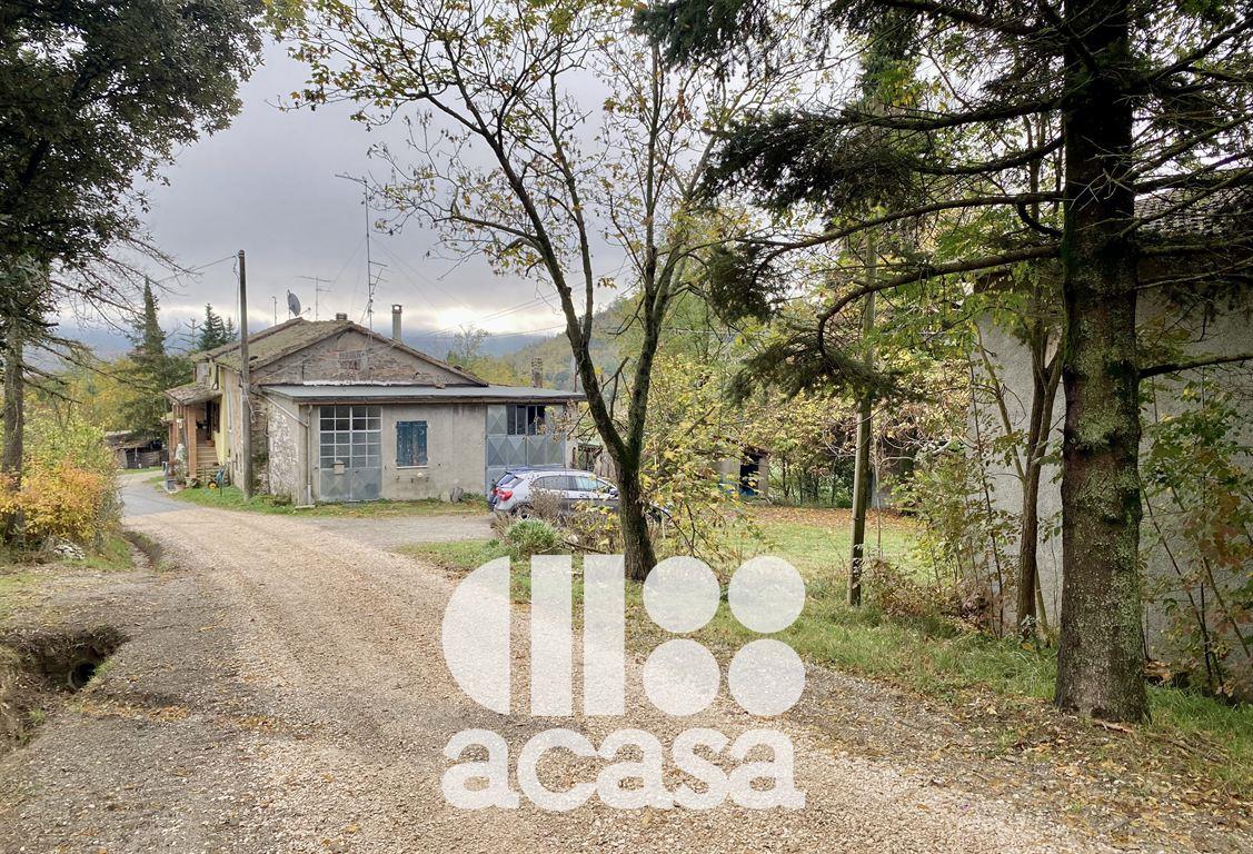 ABITAZIONE, CAPANNONE E TERRENO AGRICOLO