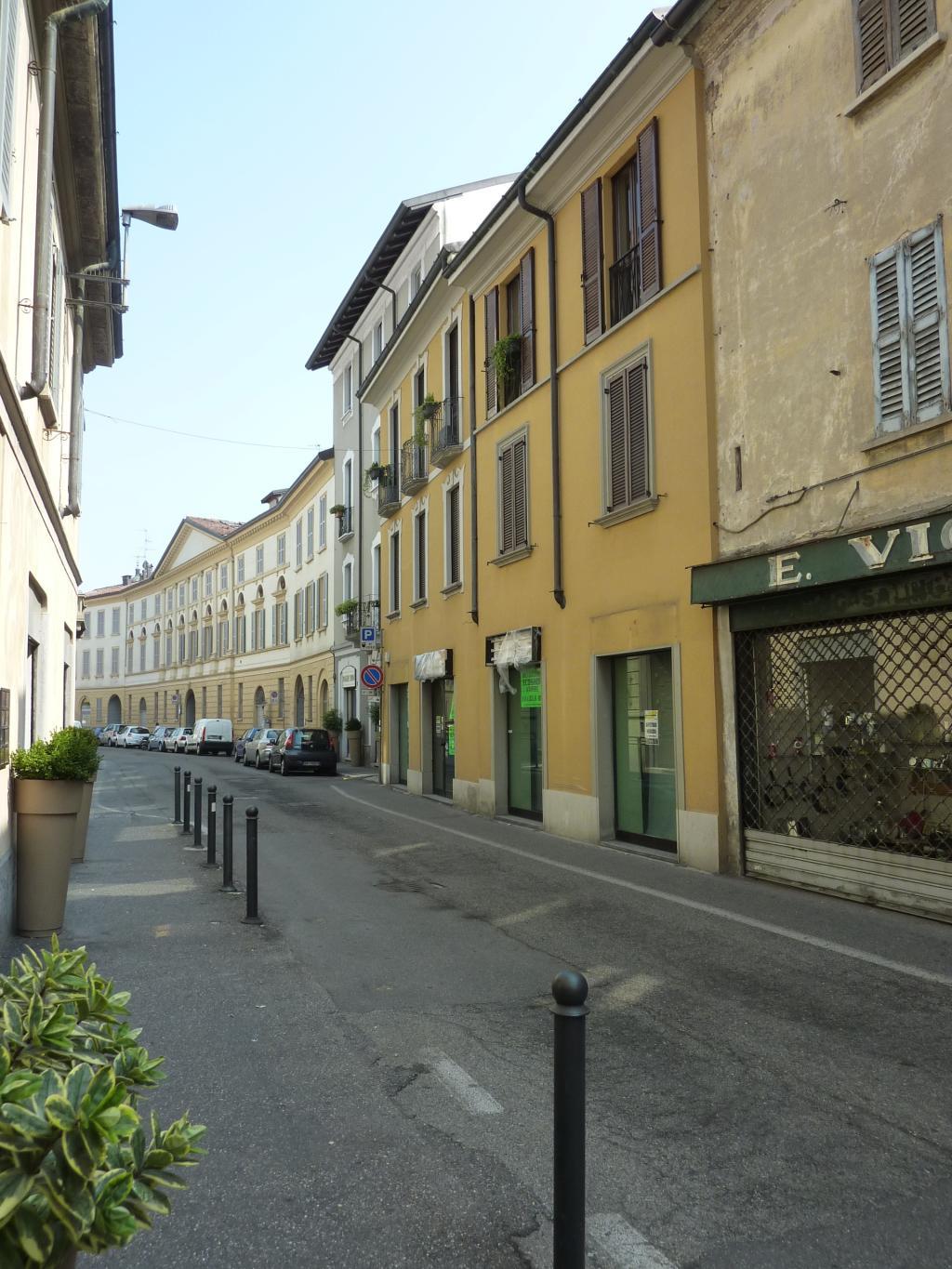 MONZA CENTRO - Negozio a reddito in vendita