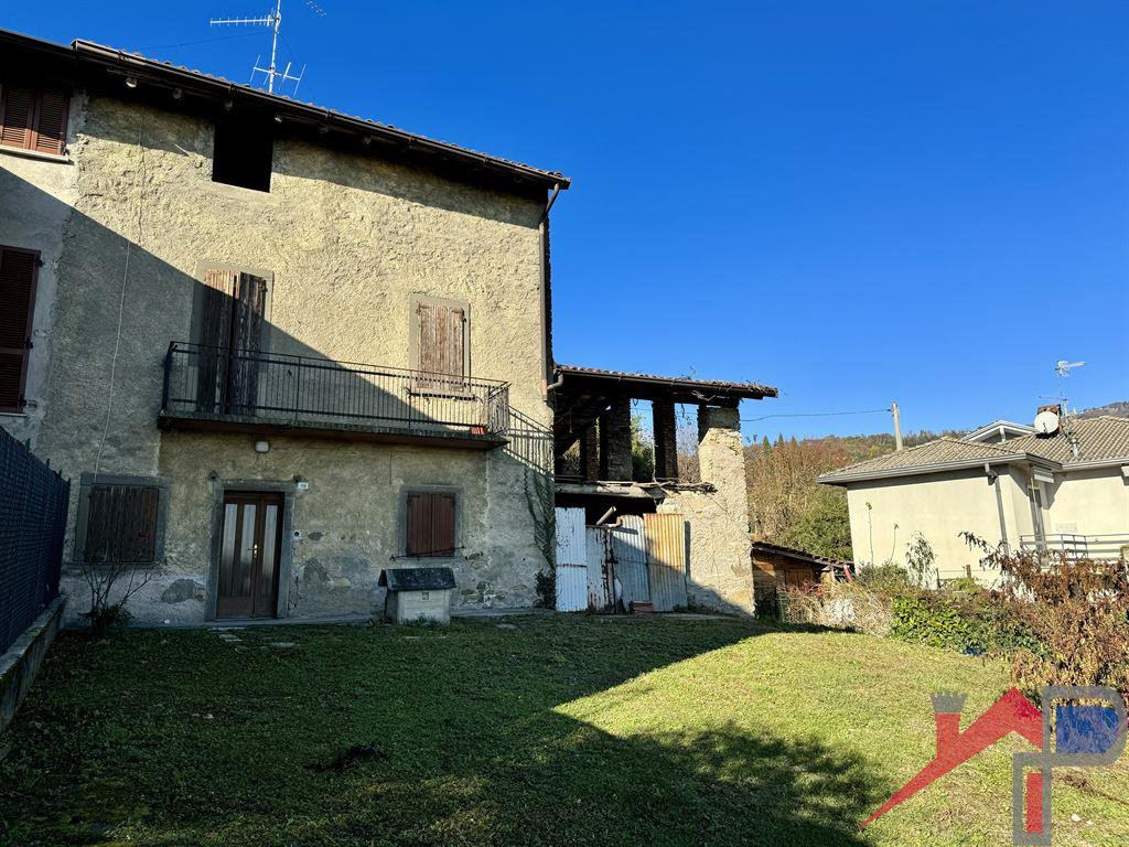 Pontida Porzione di rustico con giardino privato