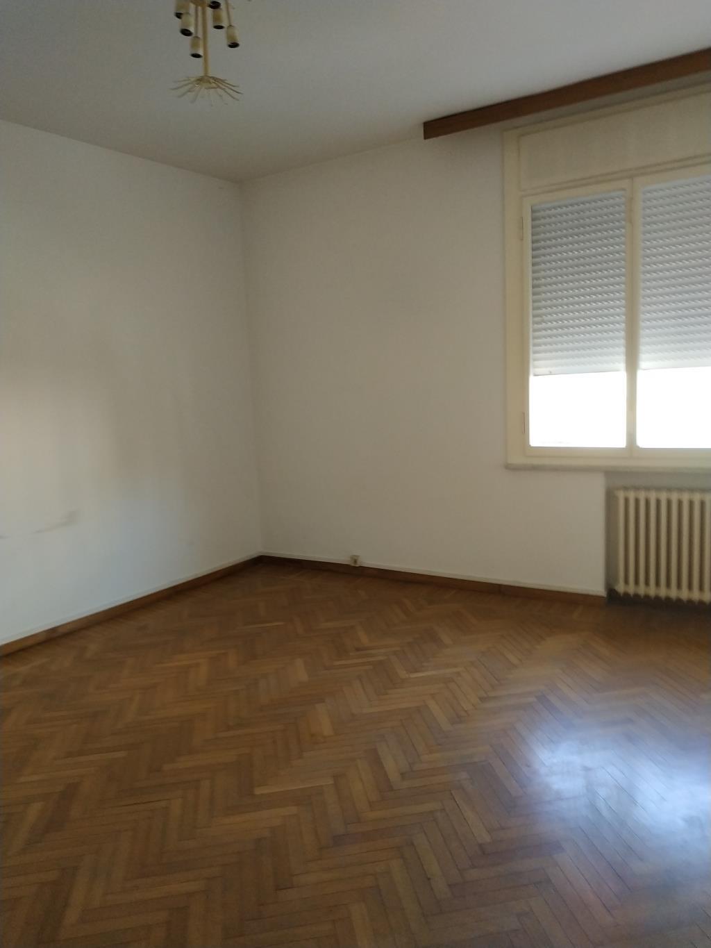 S.Rocco casa abbinata ai lati ampie dimensioni da ristrutturare