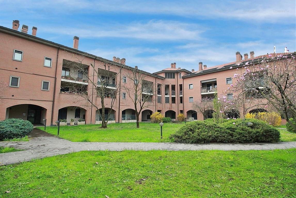 Appartamento di 3 locali doppi servizi, cucina abitabile, terrazzino cantina e box singolo
