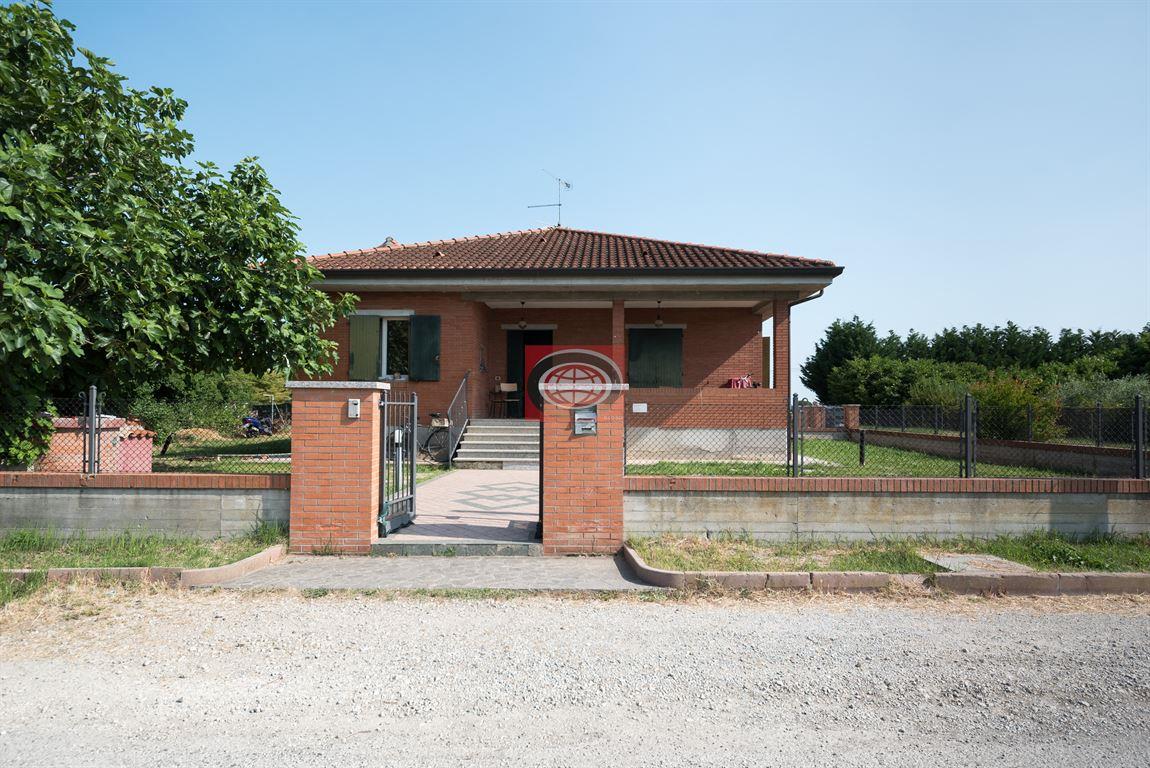 Cesena Loc. SAN GIORGIO - porzione di Trifamiliare  da RISTRUTTURARE . - AMPIO GARAGE