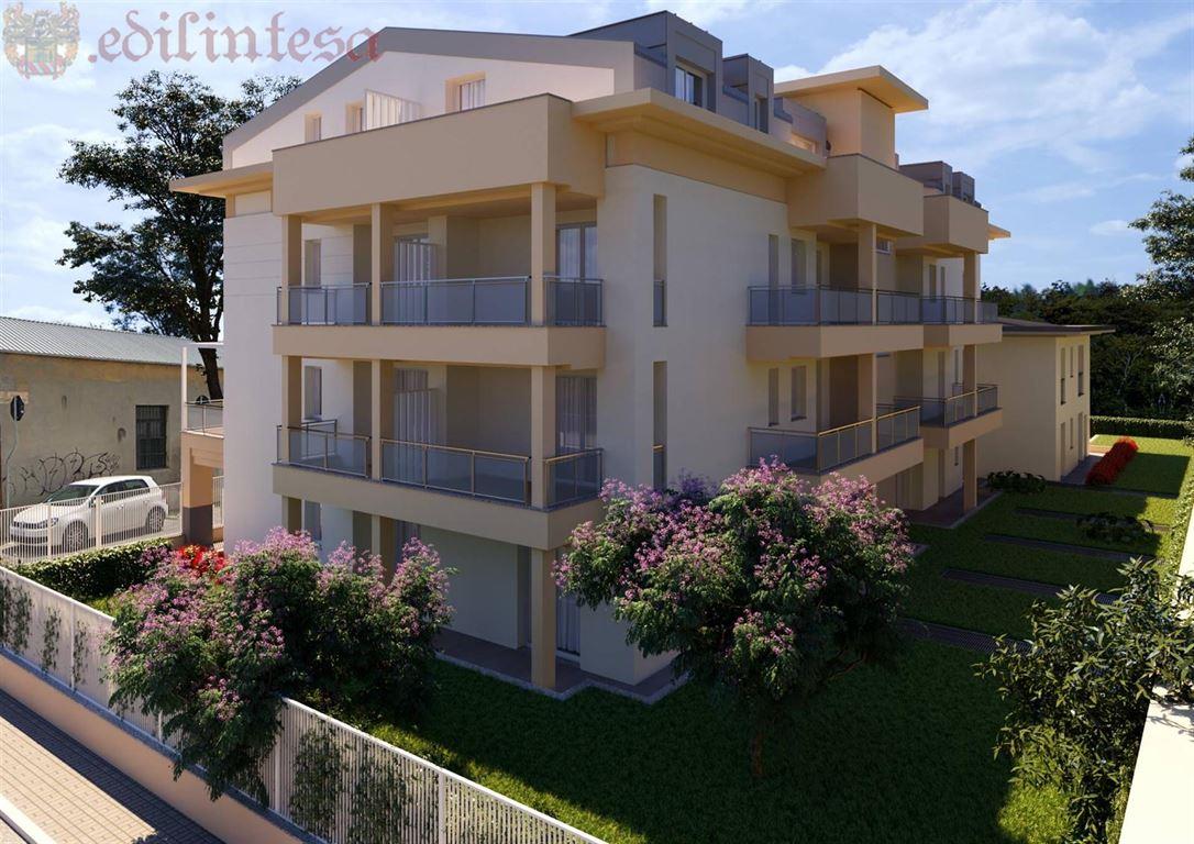 Bilocale grande o Trilocale con splendido giardino privato