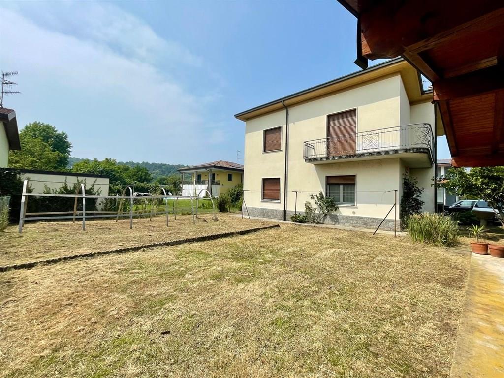 intera villa singola bifamigliare libera subito