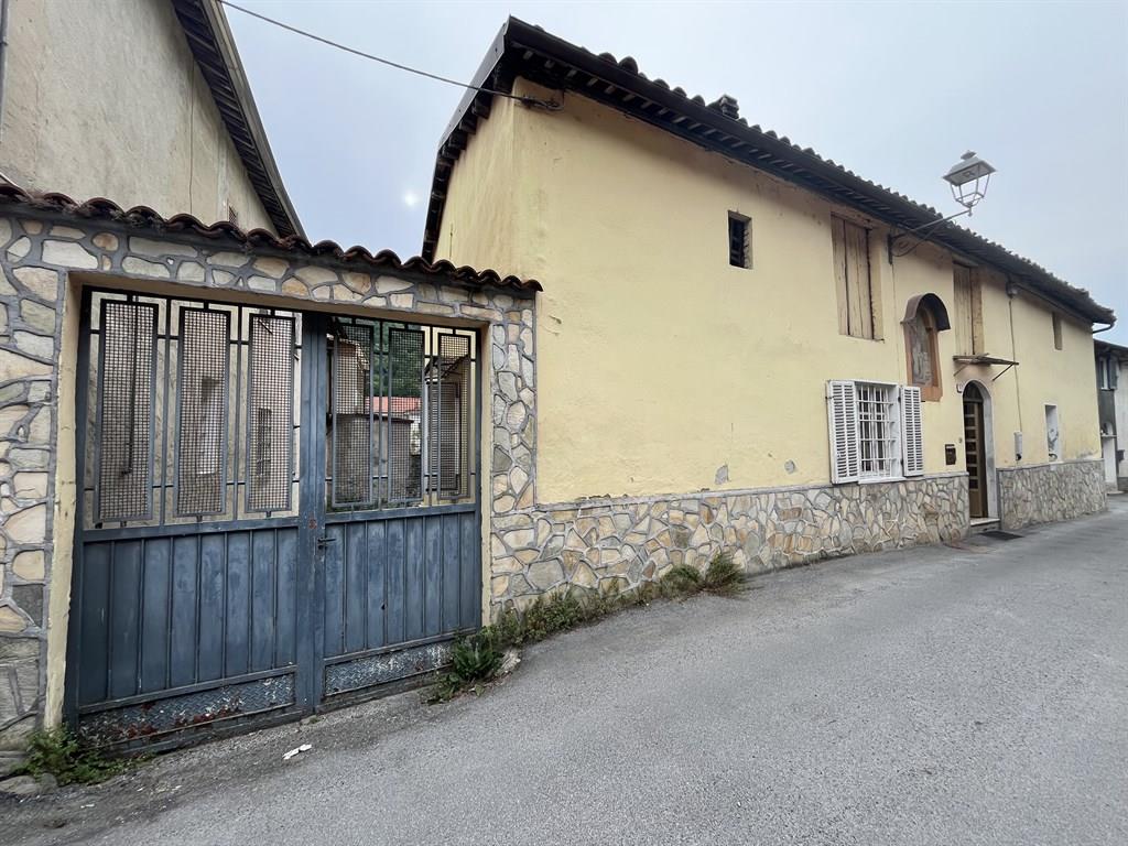 Torre Mondovì (CN), casa semindipendente con piccolo giardino