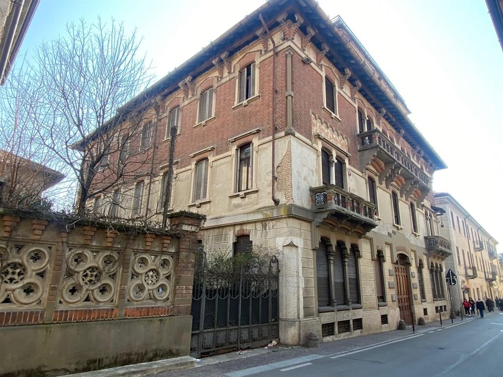 MONZA ADIACENZE  VENDESI LIBERO INTERO PALAZZO  -