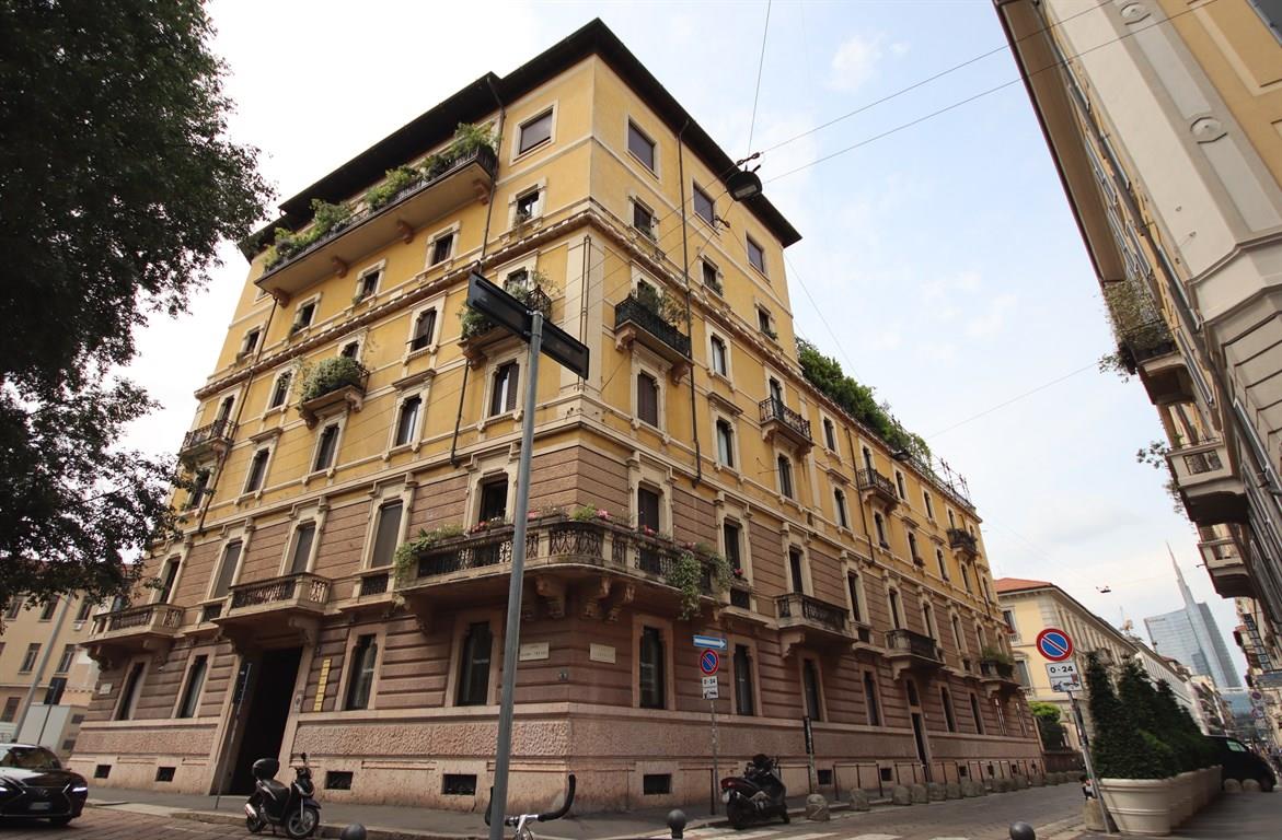 MILANO BRERA - prestigioso ed ampio trilocale parzialmente arredato