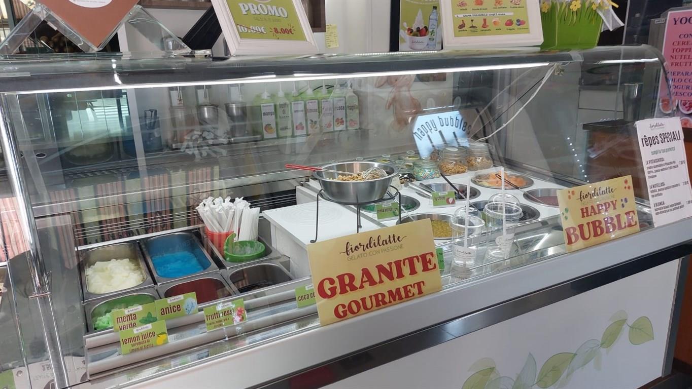 GELATERIA COMPLETAMENTE ATTREZZATA LISSONE