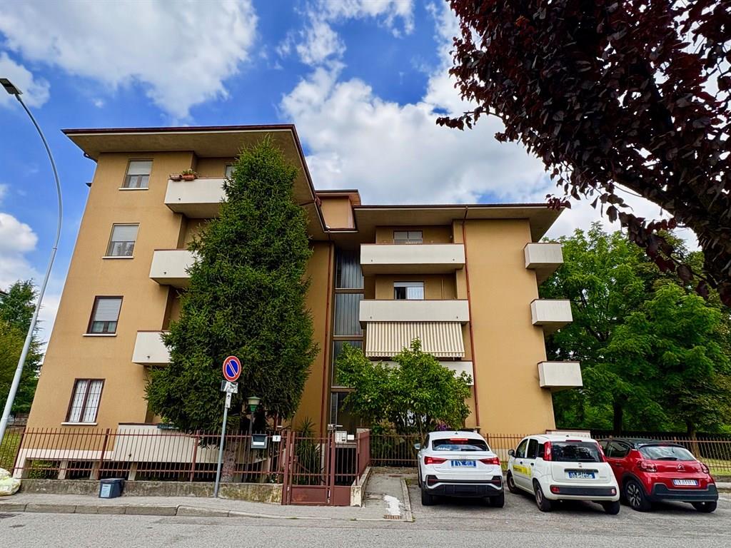 BELLUSCO APPARTAMENTO 3 LOCALI DOPPI SERVIZI ULTIMO PIANO
