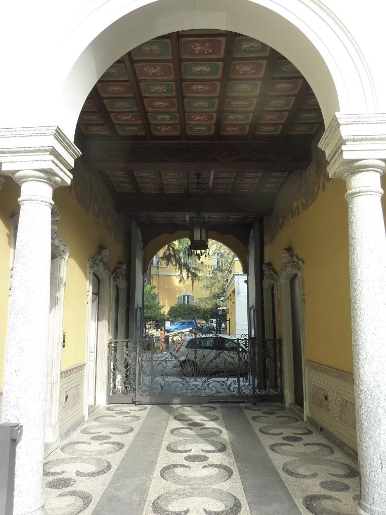 MONZA Centro - Prestigioso plurilocale semi arredato e con posto auto