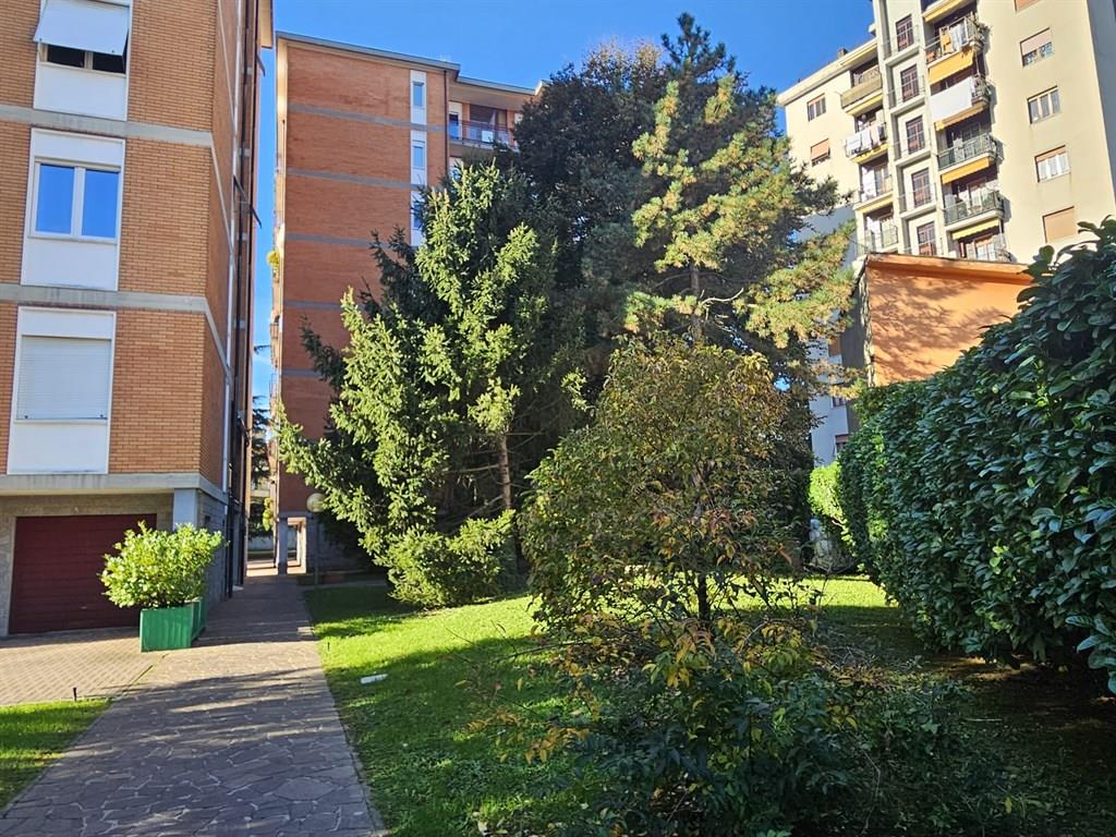 Vedano al Lambro - AFFITTASI appartamento tre locali e box