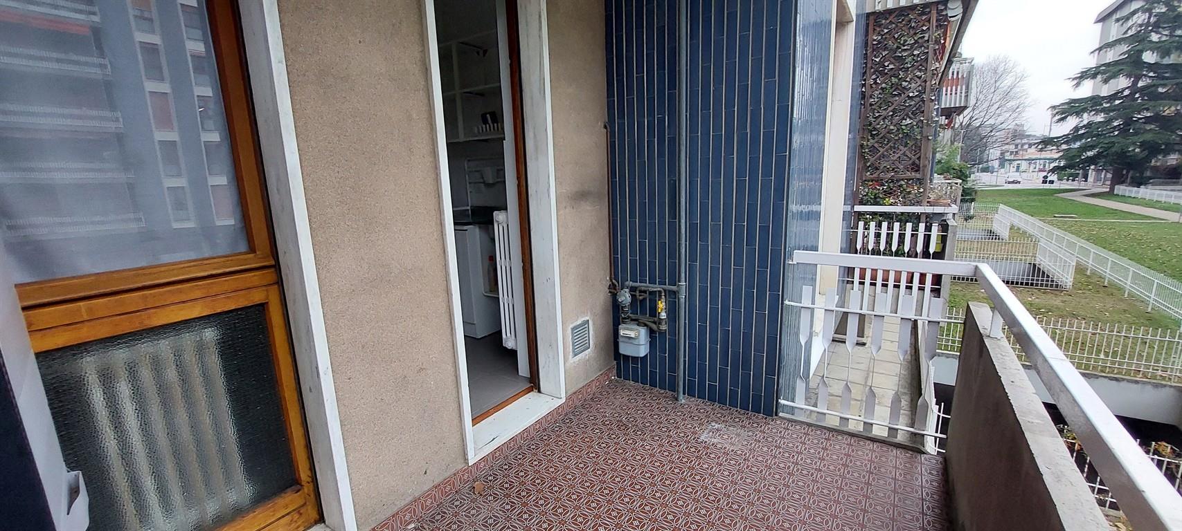 Villasanta centro - affittasi bilocale parzialmente arredato