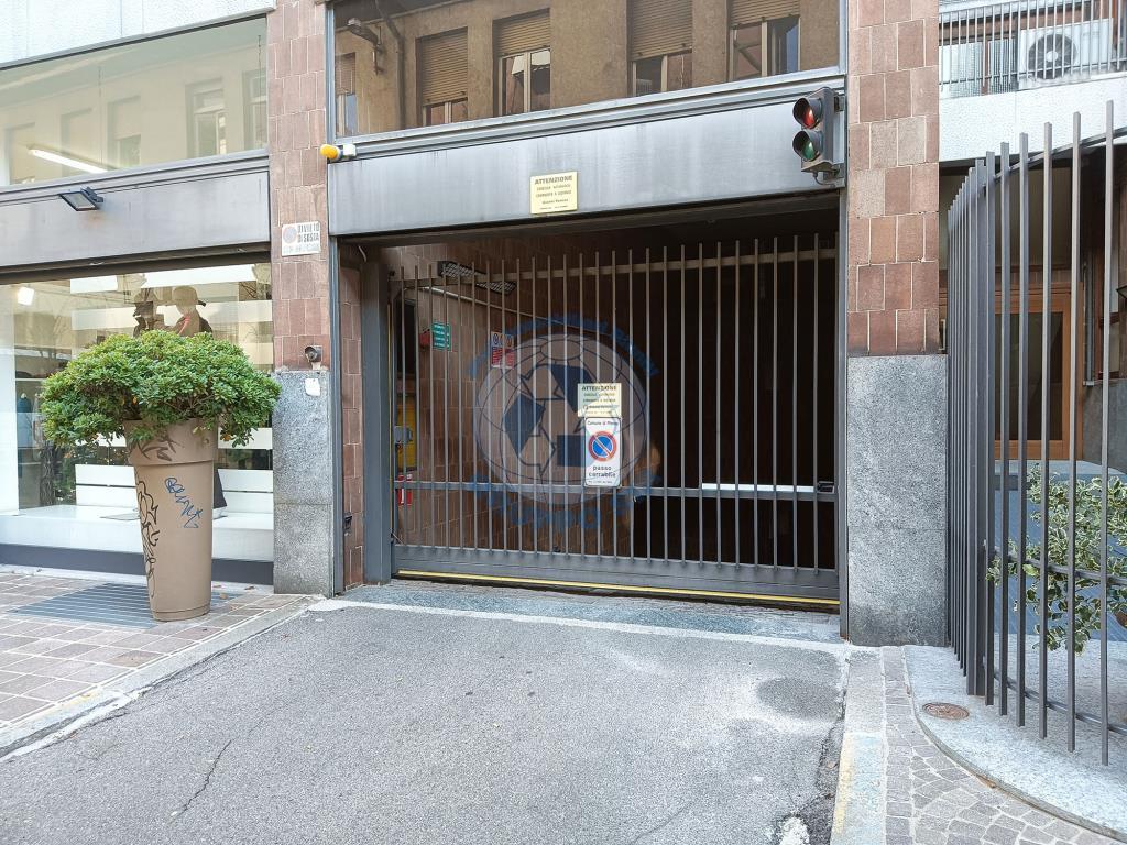 Box doppio in affitto a Monza in Via San Martino 2