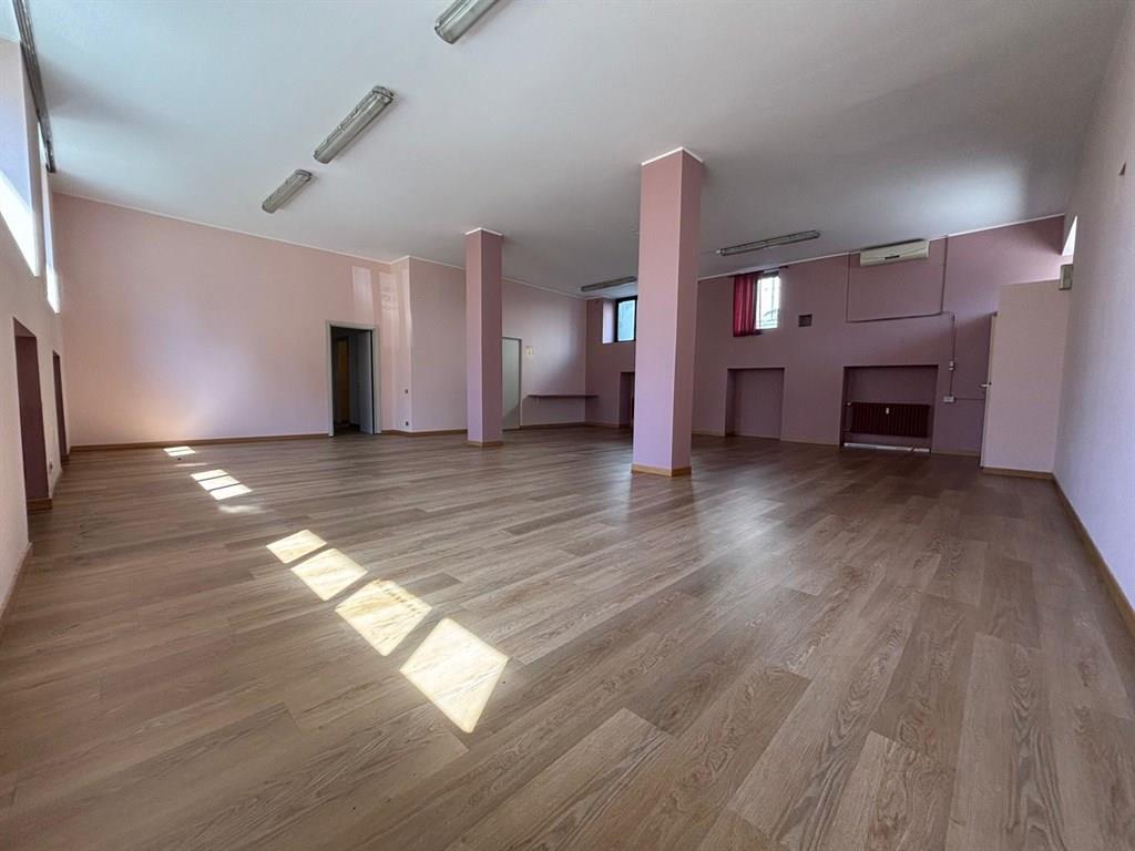 Monza San Giuseppe - VENDESI ufficio/palestra