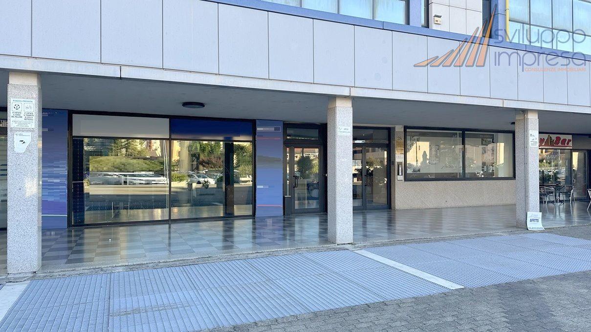 NEGOZIO IN AFFITTO IN CONTESTO COMMERCIALE A BRESSO