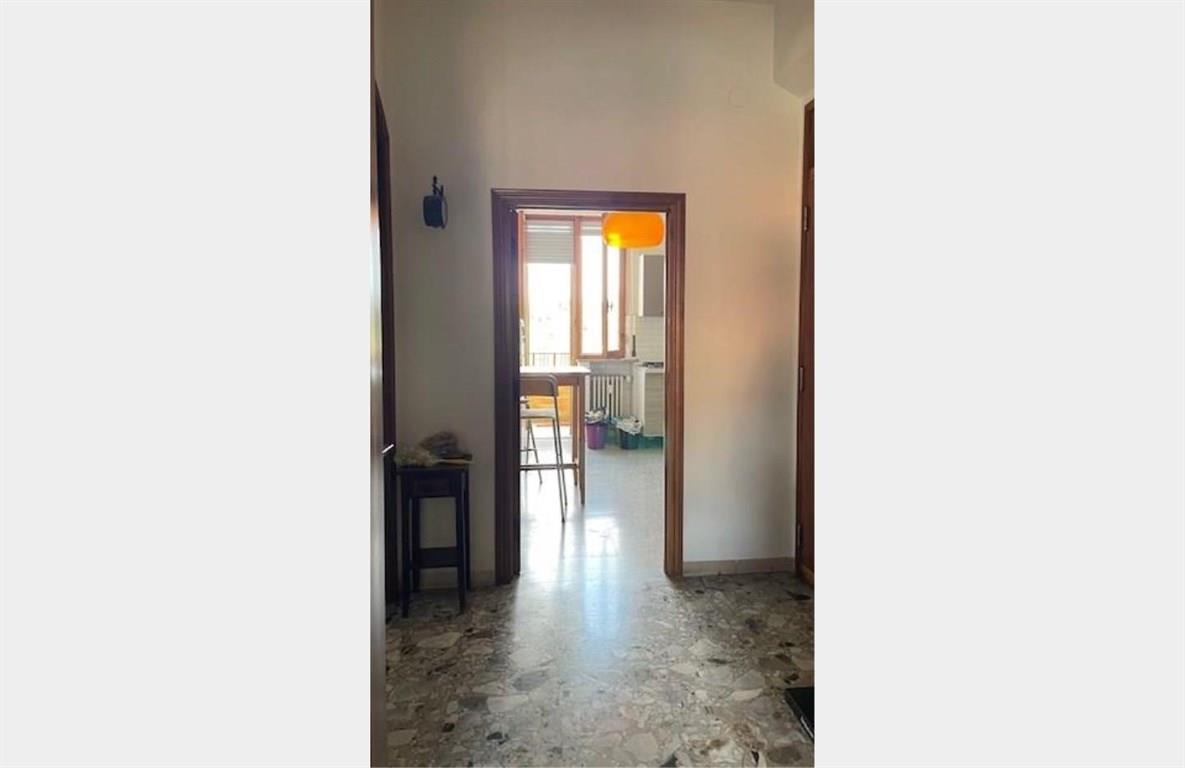 SIENA, SEMICENTRALE: VIALE MAZZINI. Appartamento di 5 vani, ultimo piano