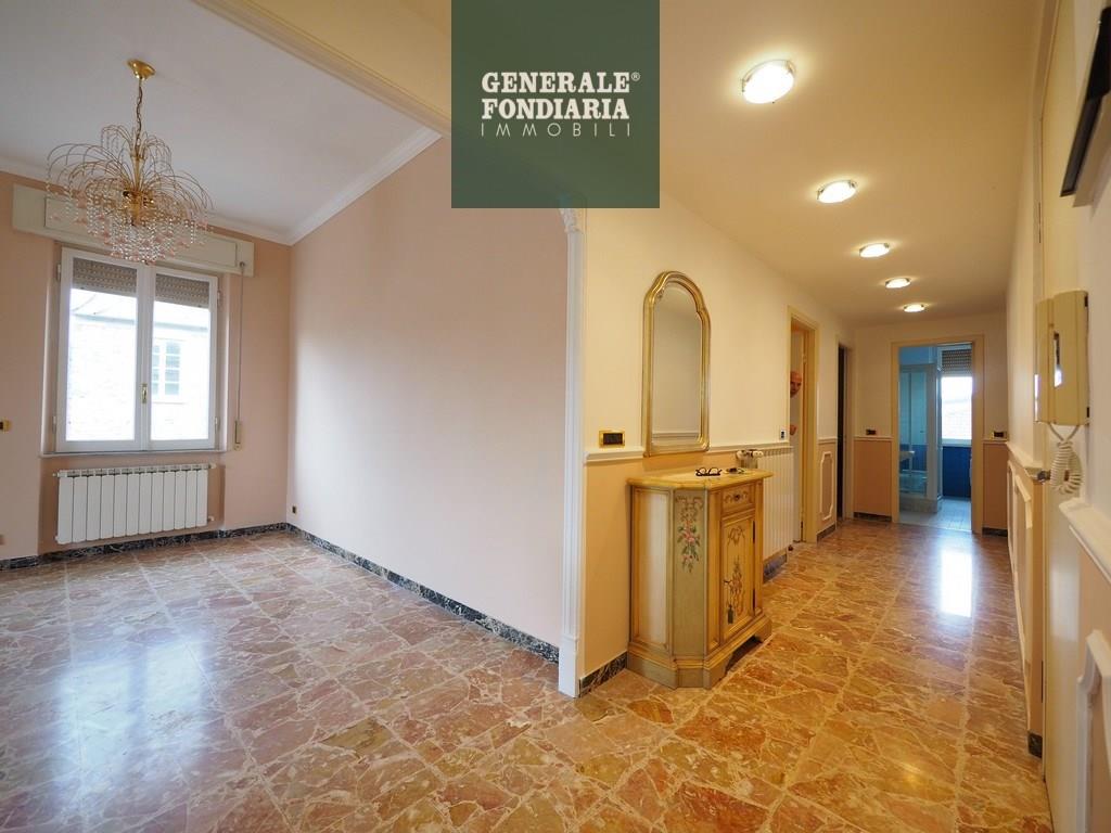 Spazioso appartamento, 5 vani Ceparana.