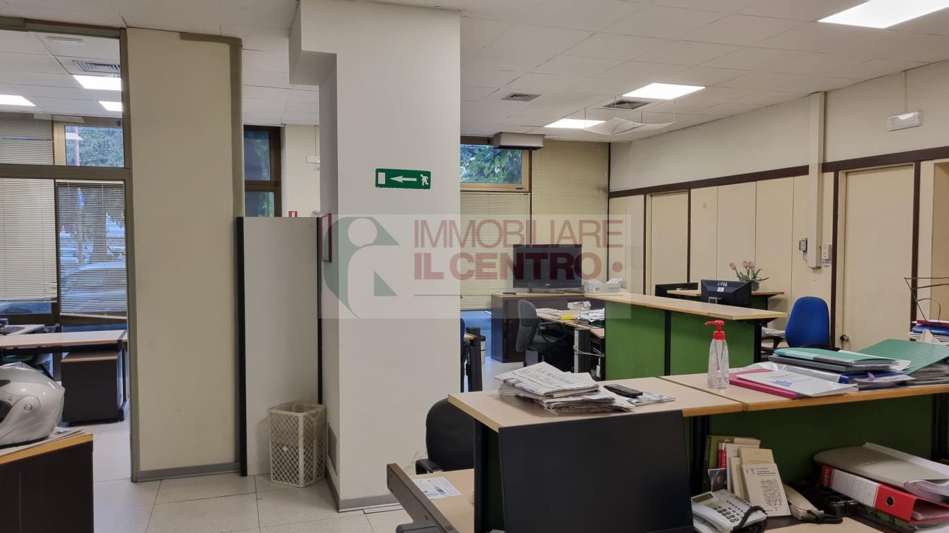 Fondo commerciale attualmente ad uso ufficio