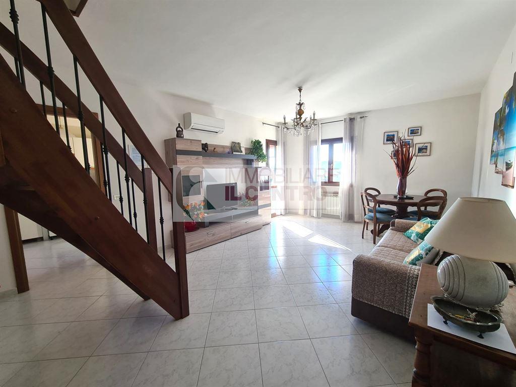 Appartamento di ampia metratura su 2 livelli con ascensore