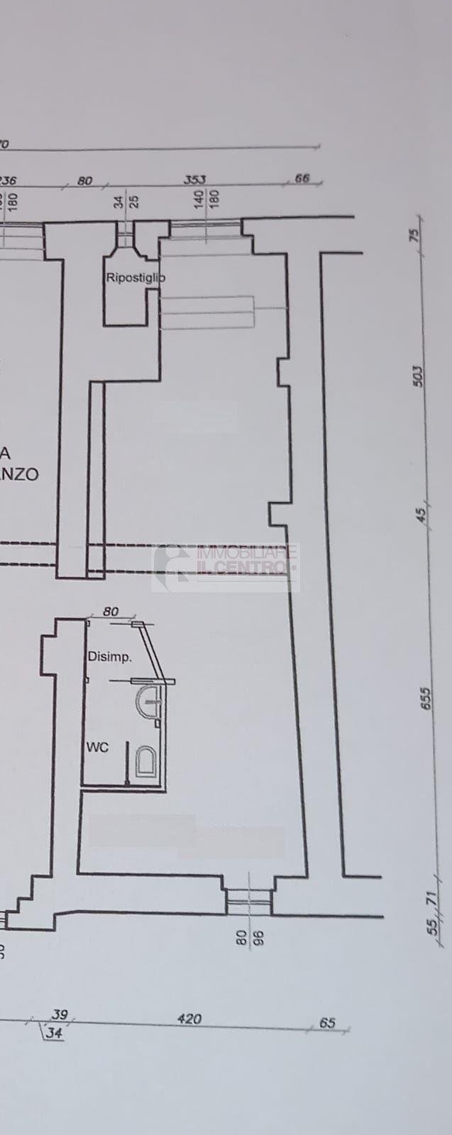 Fondo commerciale con servizio