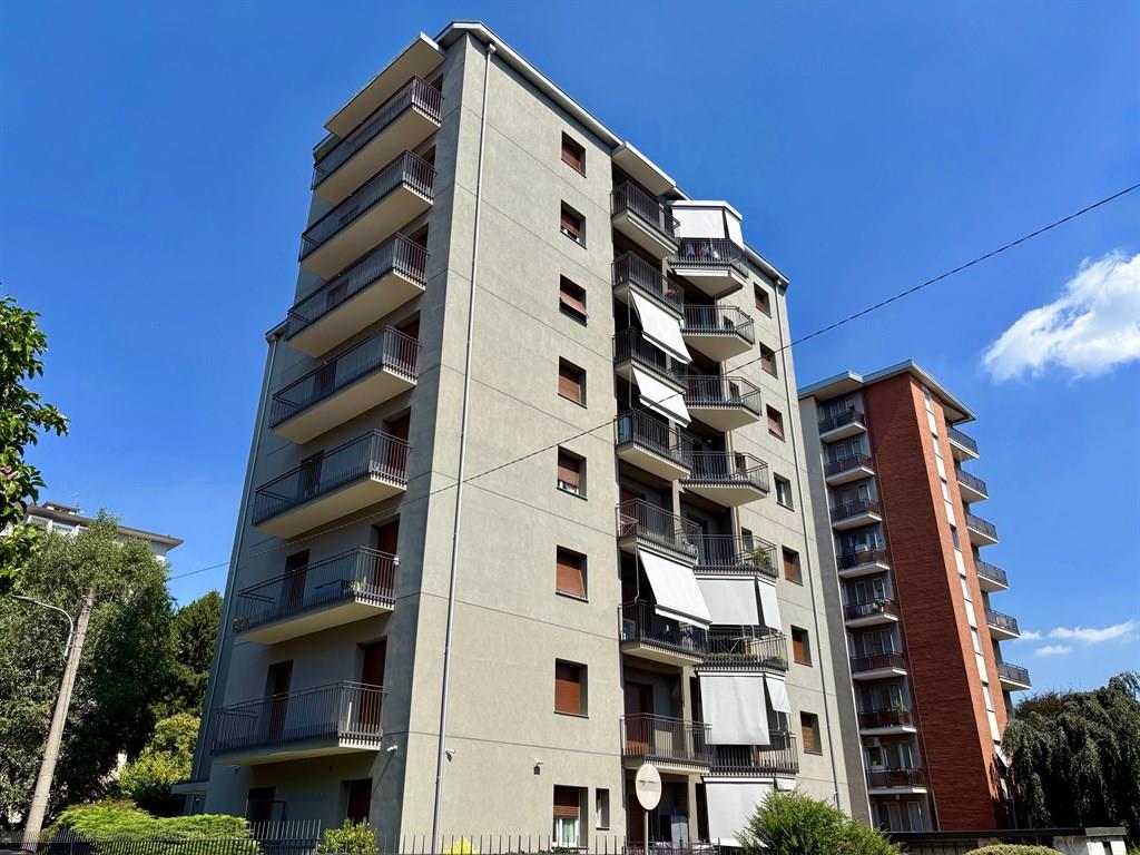 TRE LOCALI PIANO ALTO CON BOX