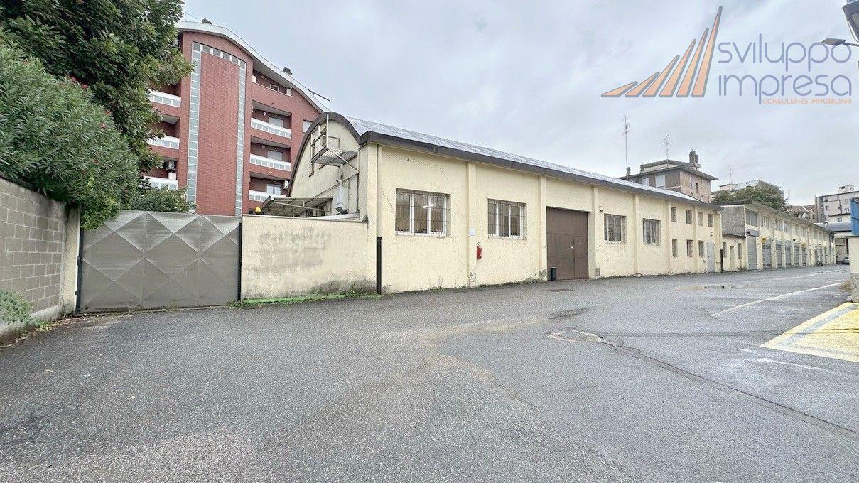 CAPANNONE CON UFFICI E CORTILE PRIVATO IN AFFITTO A MILANO IN VIALE MONZA (TURRO)