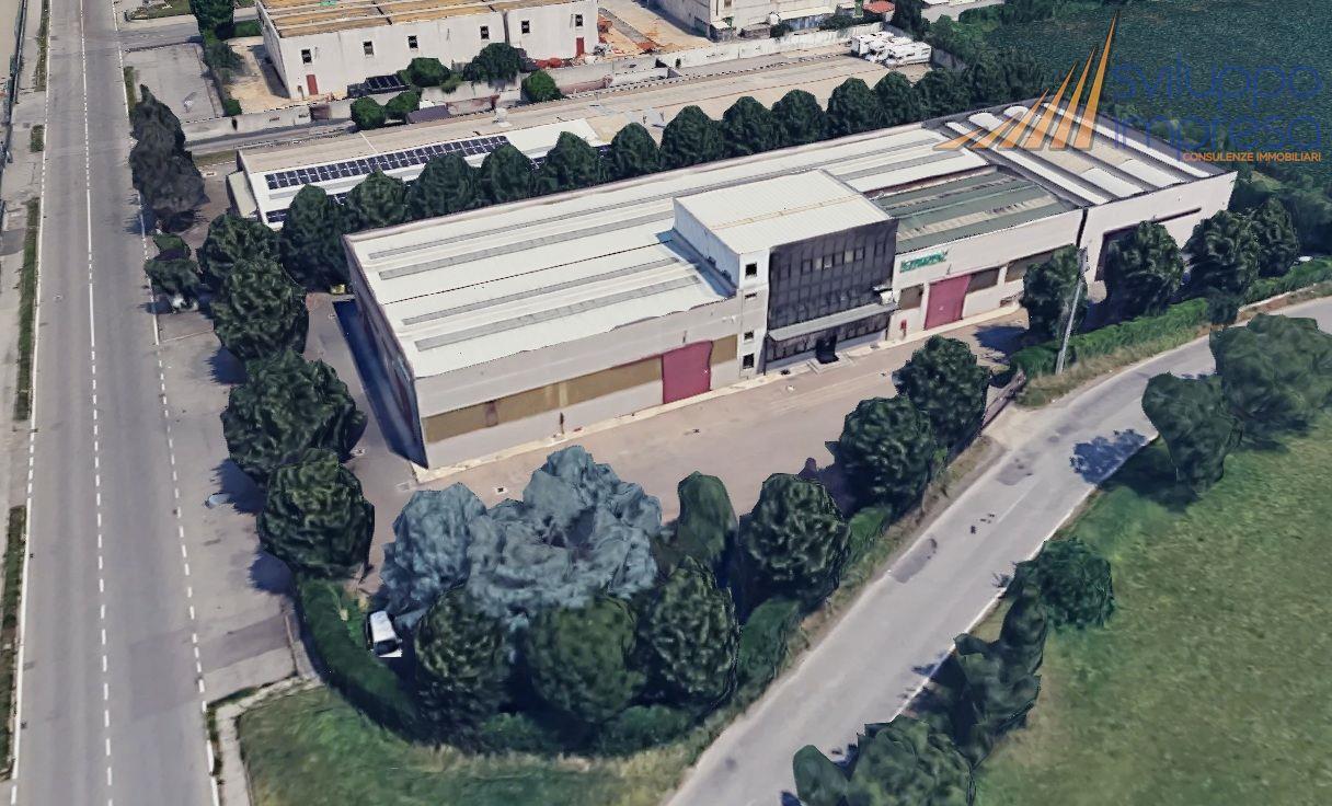 CAPANNONE DI RAPPRESENTANZA CON CORTILE PRIVATO IN AFFITTO A BRUGHERIO