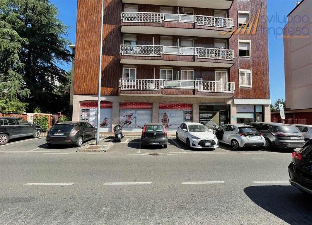 NEGOZIO CON MAGAZZINO IN AFFITTO A CUSANO MILANINO