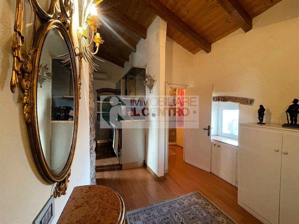Trilocale in centro.