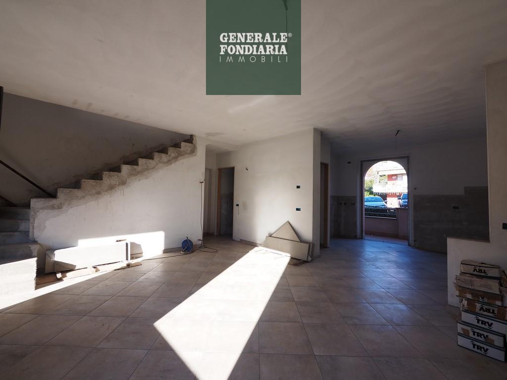 Villa a schiera con box, Ceparana.