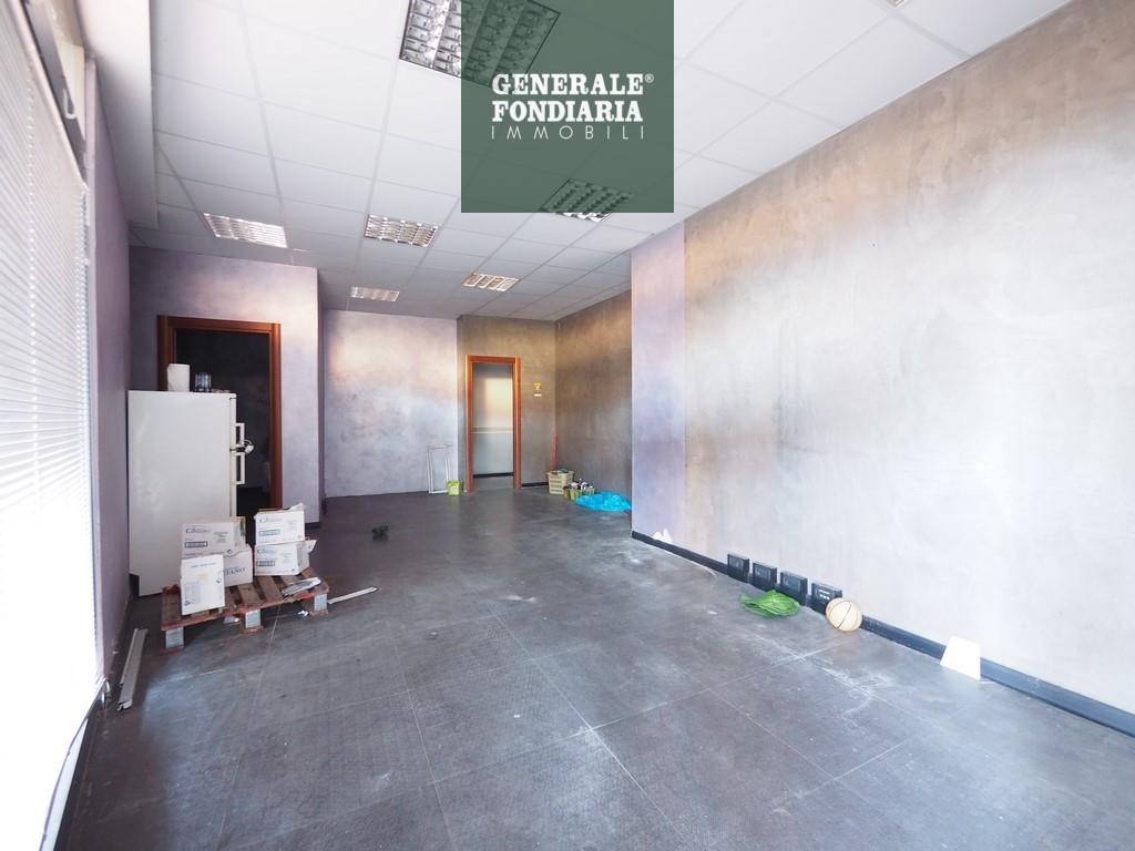 Fondo commerciale di 57 mq, Ceparana Centro.