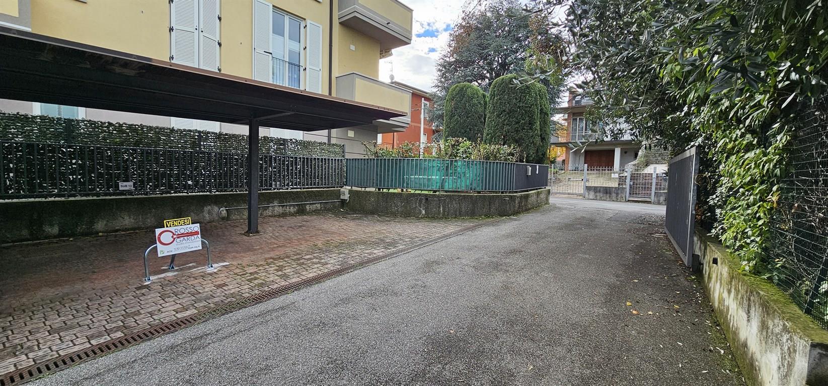 Posto auto coperto piano strada in vendita in centro a Desenzano Del Garda