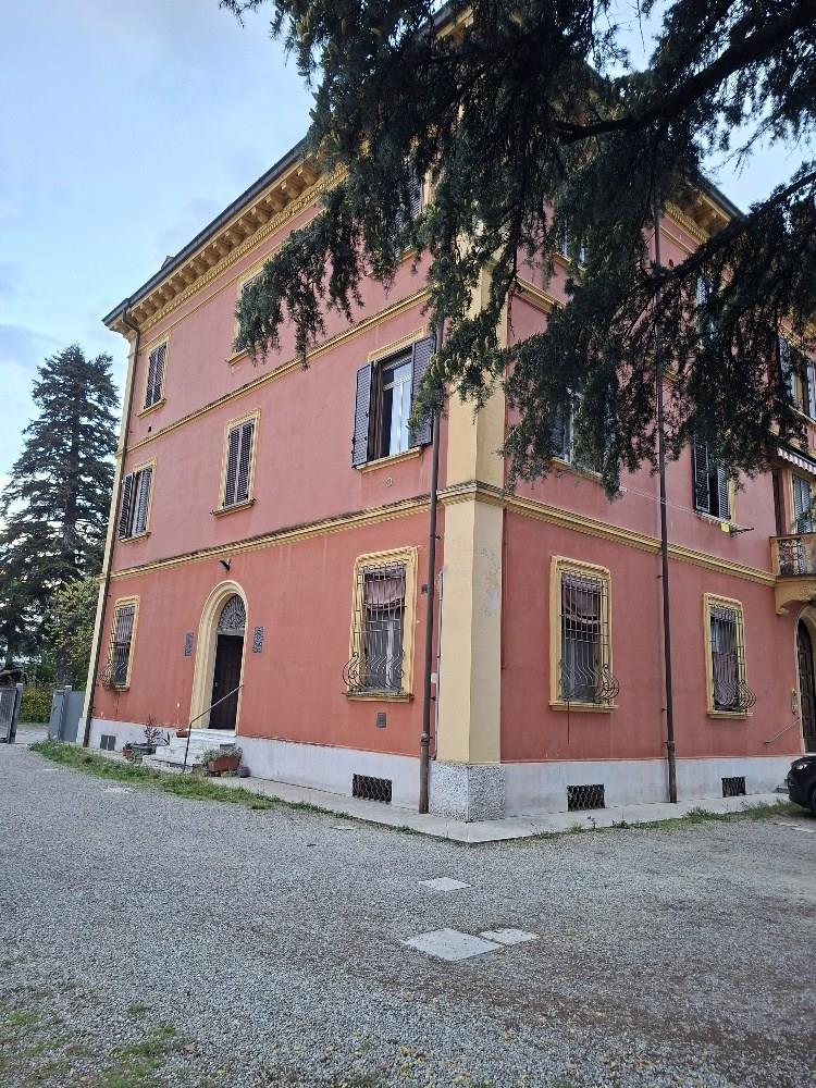 Vendesi ampio bilocale a Bologna