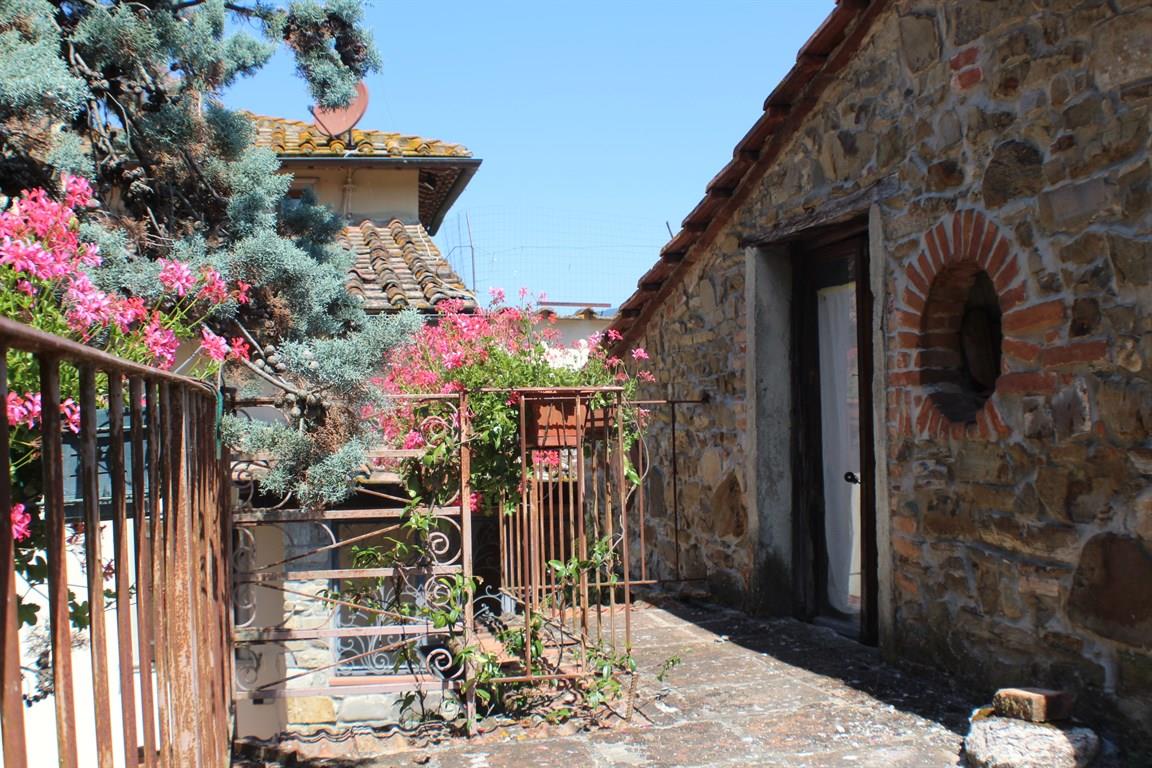 PERFETTA VILLA RURALE SULLE COLLINE DI RUFINA